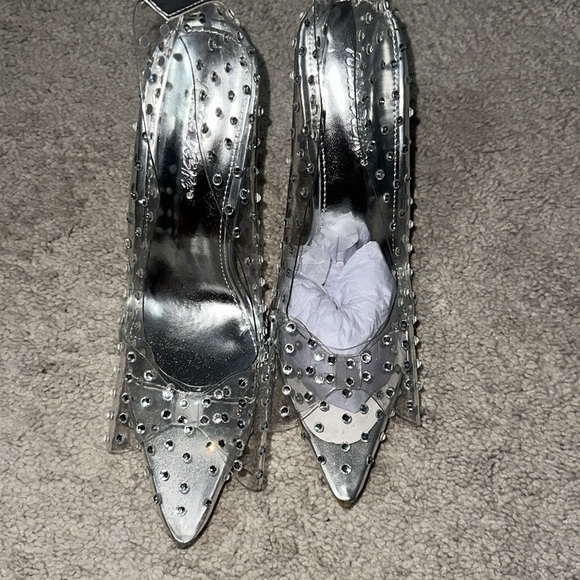 Brand New Clear heels with clear bow on front - Picture 6 of 6